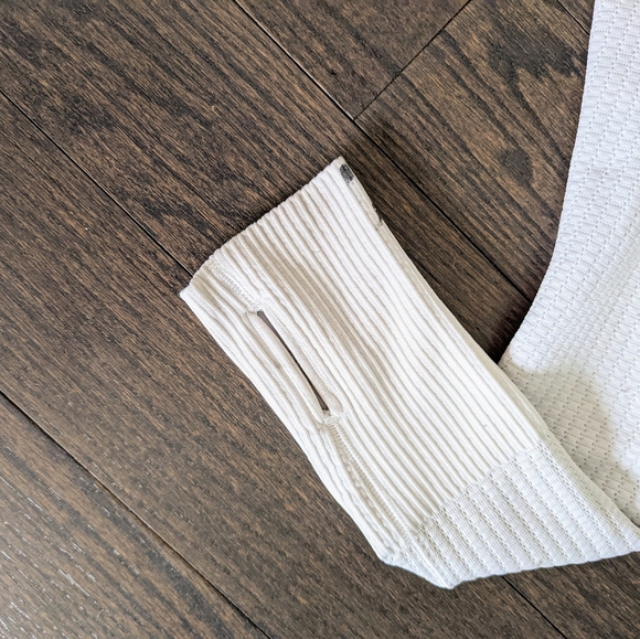 Thick Lululemon Base Layer - Picture 7 of 7